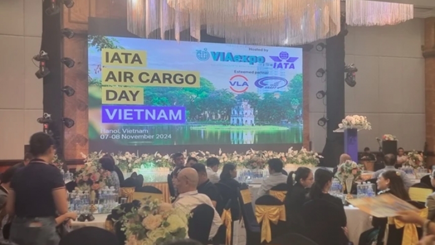 Vietnam Air Cargo Day 2024 Forum takes place for first time in Hanoi